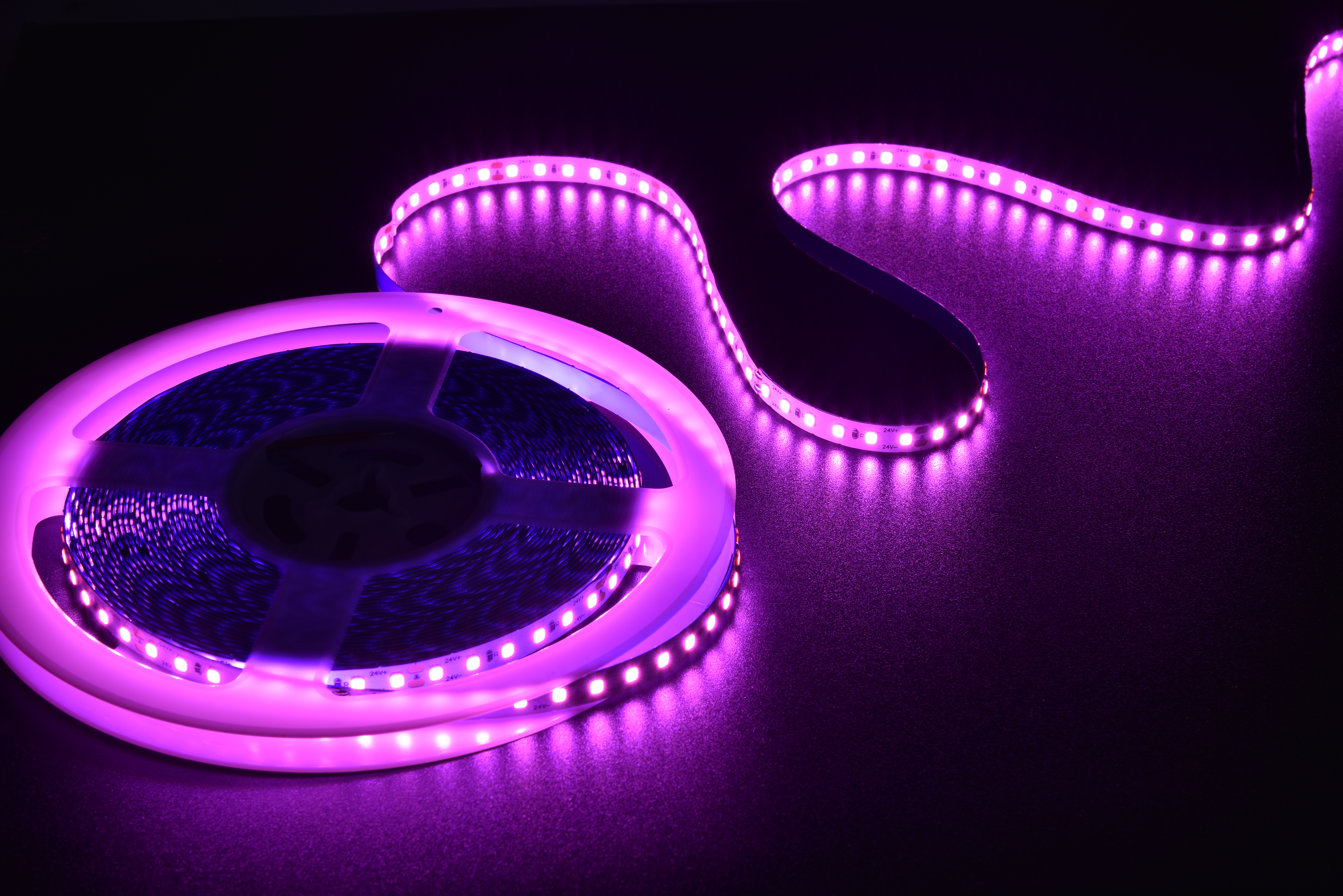 Светодиодная лента Led strip 2835-120Р Pink:100M 12W