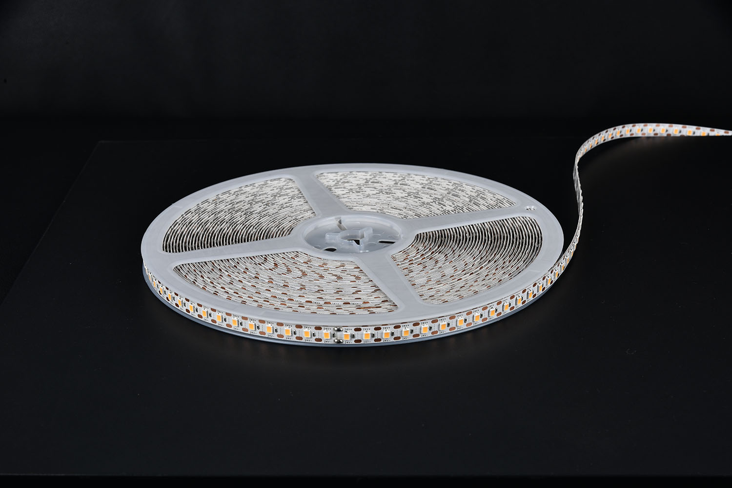 Светодиодная лента 2835-120Р Led strip 3000K:200M 5w >95