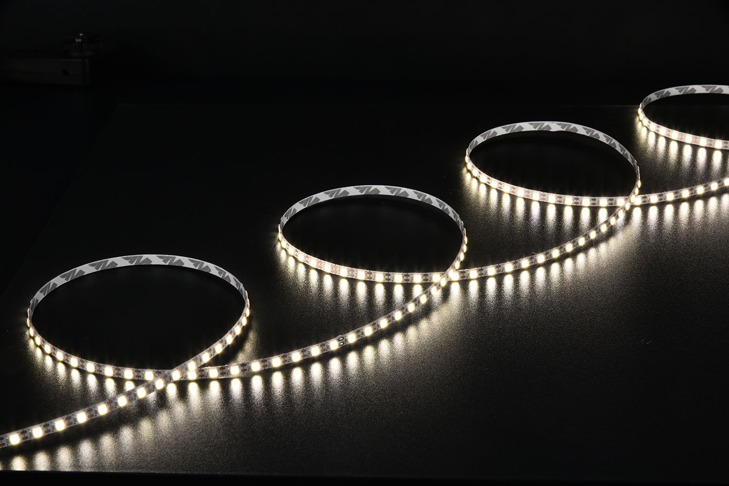 Светодиодная лента 2835-120Р Led strip 2700K:200M 5w