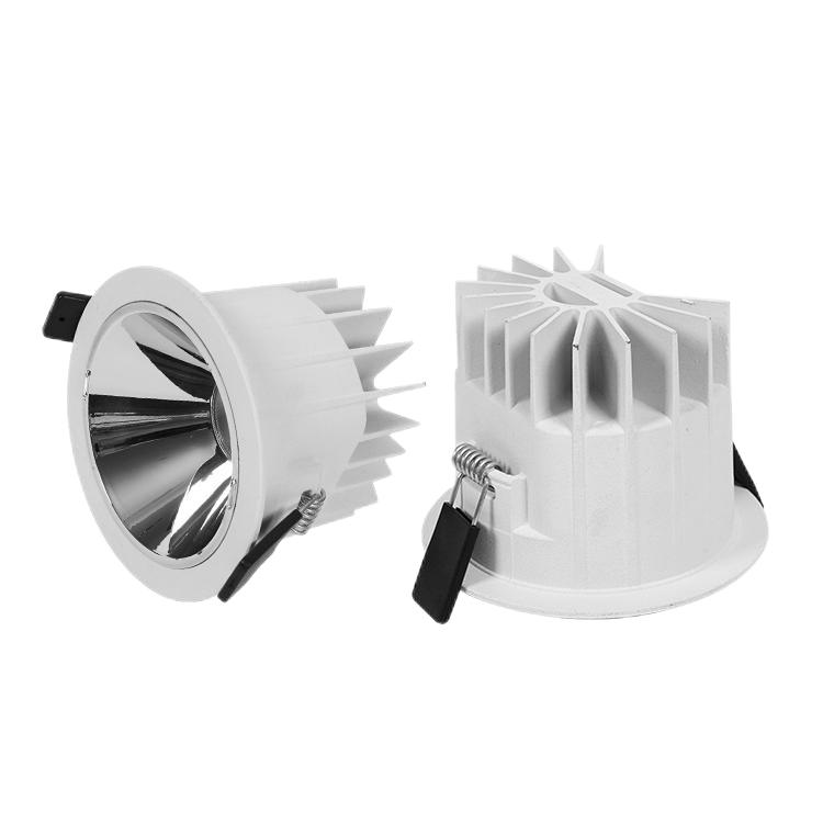Светодиодный светильник LUMATICA TD059-3F 10W 50° 3000K серебряный IP54
